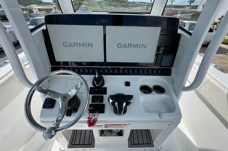  Yacht Photos Pics 2023 Sea Hunt Gamefish 30 Coffin Box helm with dual Garmin displays and steering wheel.
