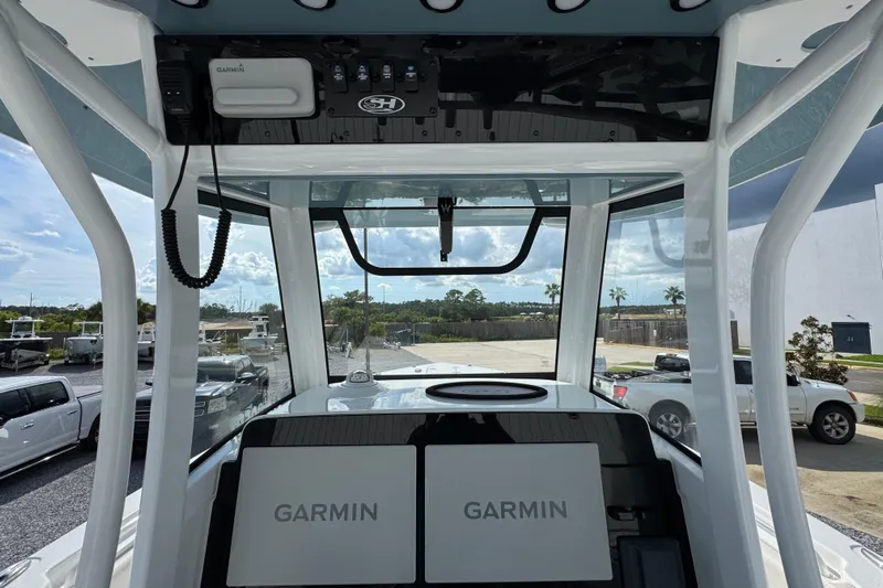  Yacht Photos Pics Interior view of 2023 Sea Hunt Gamefish 30 Coffin Box with Garmin navigation system.