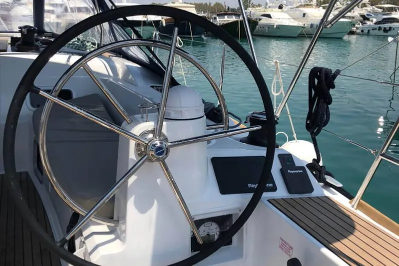 Albinez Yacht Photos Pics Steering wheel of 2018 Jeanneau Sun Odyssey 479 yacht, docked in a marina.