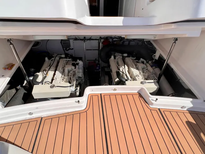 Suenos Yacht Photos Pics Tiara Sovran 3600 2005