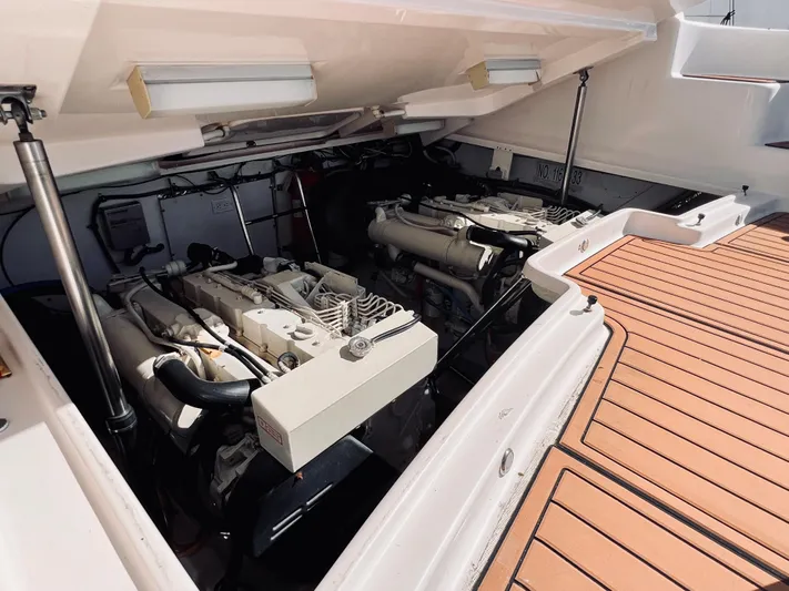 Suenos Yacht Photos Pics Tiara Sovran 3600 2005