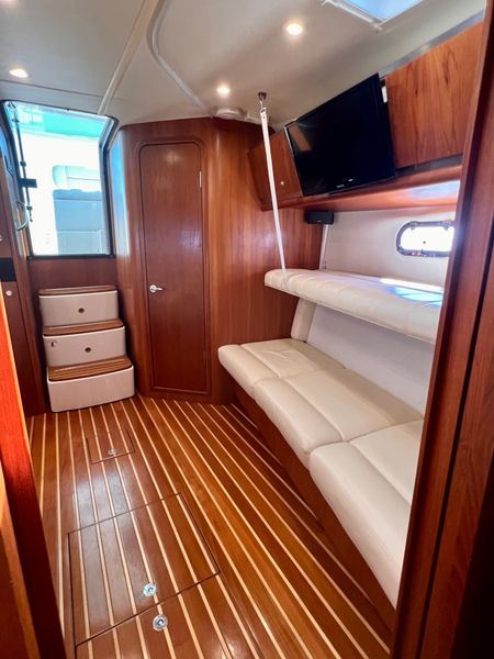 2005 Tiara Yachts 3600 Sovran