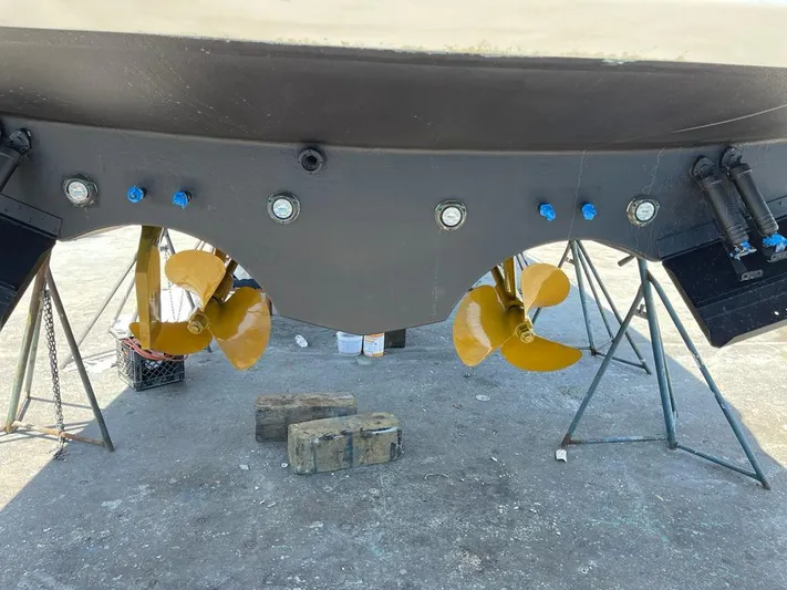 Suenos Yacht Photos Pics 2005 Tiara Yachts 3600 Sovran propellers and hull on dry dock.