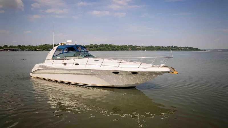  Yacht Photos Pics 1998 Sea Ray Sundancer 400 yacht on calm water under a clear sky.