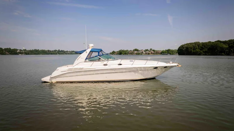  Yacht Photos Pics 1998 Sea Ray Sundancer 400 yacht on calm water under clear sky.
