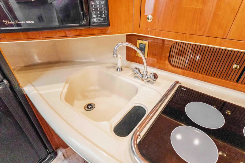  Yacht Photos Pics 1998 Sea Ray Sundancer 400 kitchen with sink, stove, and microwave.