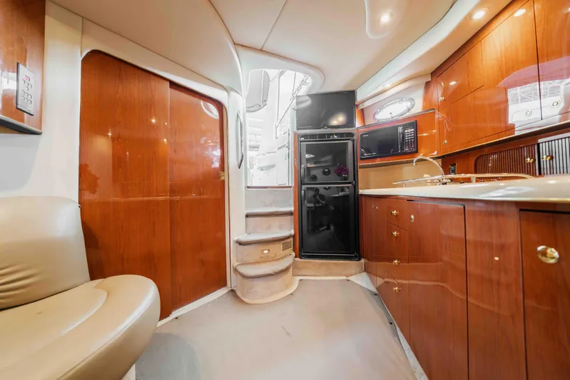  Yacht Photos Pics Interior of 1998 Sea Ray Sundancer 400 yacht with wooden cabinetry and modern amenities.