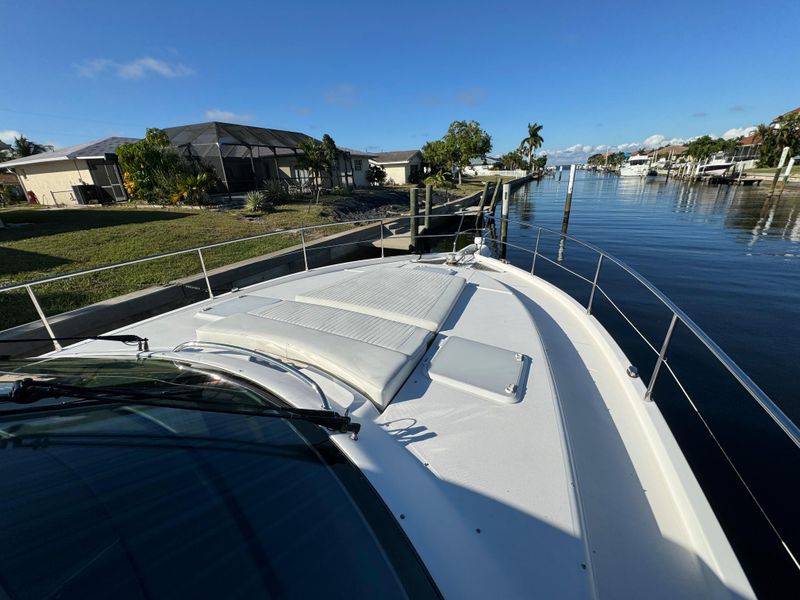 2009 Riviera 4700 Sport Yacht