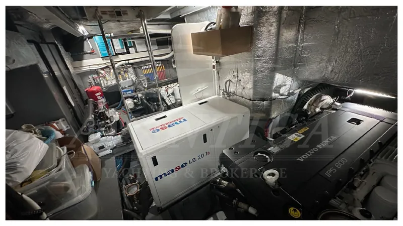  Yacht Photos Pics ABSOLUTE NAVETTA 58