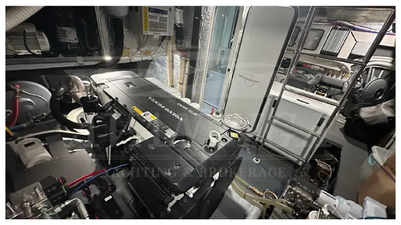  Yacht Photos Pics ABSOLUTE NAVETTA 58