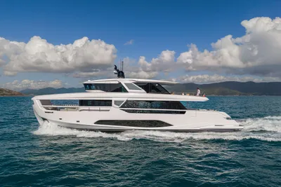 Ferretti Yachts INFYNITO 90