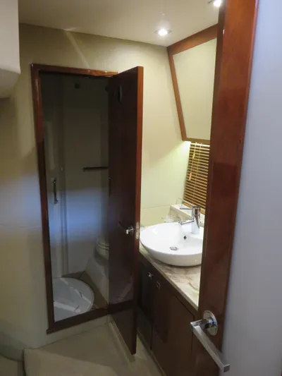 Sea-f-o Yacht Photos Pics Luxurious bathroom in 2015 Sea Ray 470 Sundancer yacht with modern fixtures.