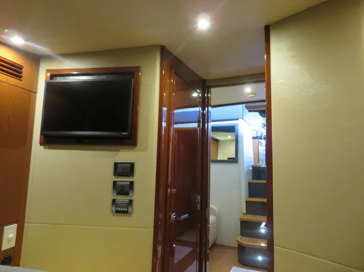 Sea-f-o Yacht Photos Pics Interior of 2015 Sea Ray 470 Sundancer yacht with TV and staircase.
