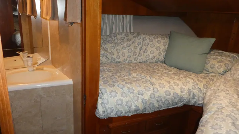 Morning Star Yacht Photos Pics Cozy cabin interior of 1993 Ocean Alexander 440 Sundeck CPMY with bed and sink.