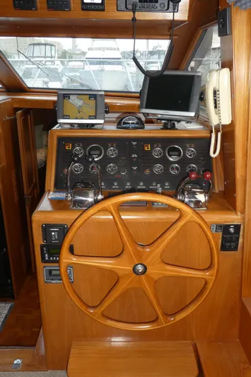 Morning Star Yacht Photos Pics 1993 Ocean Alexander 440 Sundeck CPMY helm with wooden wheel and navigation instruments.