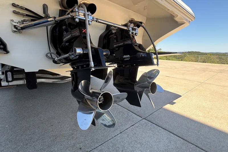  Yacht Photos Pics 2006 Fountain 42 Executioner boat with dual propellers and MerCruiser drives.