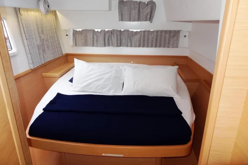 Pau Hana Yacht Photos Pics Cozy cabin bedroom in a 2020 Lagoon 42 yacht with a neatly made bed.