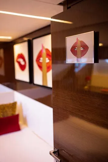  Yacht Photos Pics Interior of 2019 Prestige 680 S yacht with modern art decor and luxurious furnishings.