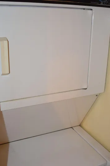 Low Bidder X Yacht Photos Pics Washer and dryer