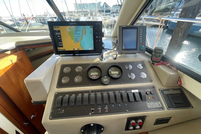 Happy Phantom Yacht Photos Pics 1996 Bayliner 4087 Aft Cabin Motoryacht helm with navigation equipment and control panel.