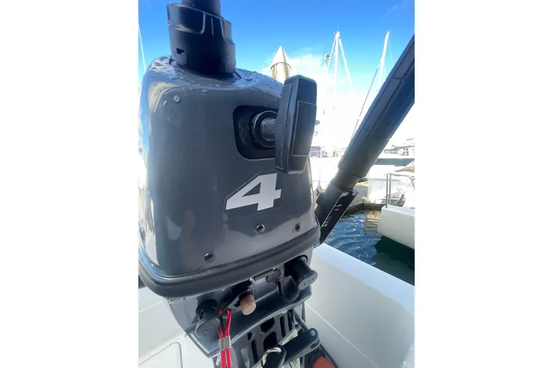 Happy Phantom Yacht Photos Pics Outboard motor on a 1996 Bayliner 4087 Aft Cabin Motoryacht at a marina.