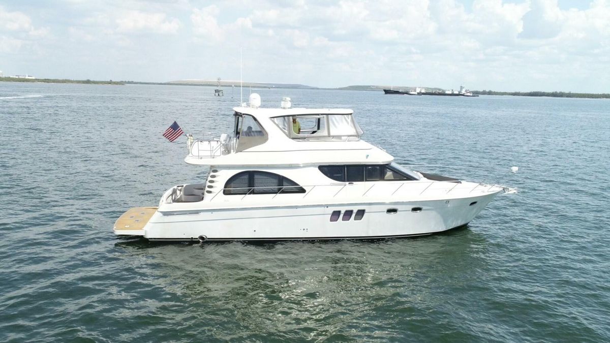 2008 Carver 52 