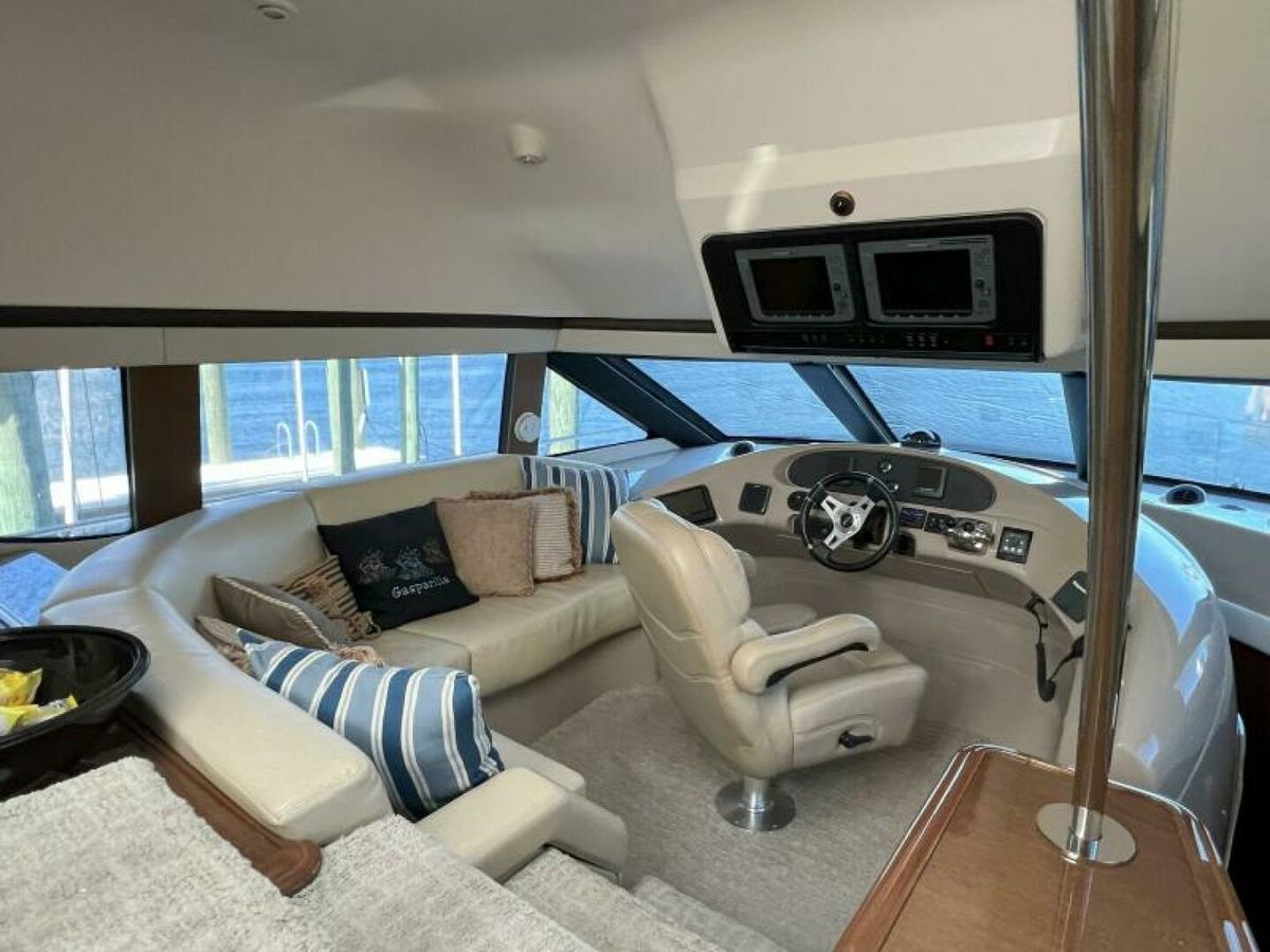 2008 Carver 52 