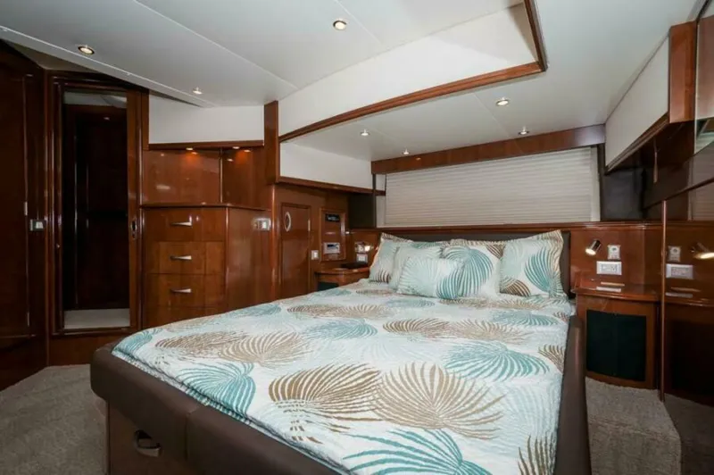 Chips Ahoy Yacht Photos Pics 2008 52 Carver Voyager - Chips Ahoy - Master Stateroom