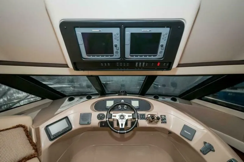 Chips Ahoy Yacht Photos Pics 2008 52 Carver Voyager - Chips Ahoy - Lower Helm