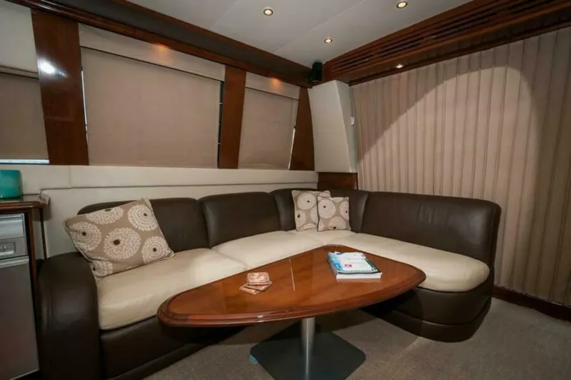 Chips Ahoy Yacht Photos Pics 2008 52 Carver Voyager - Chips Ahoy - Salon/Dinette