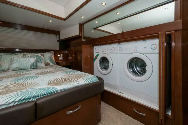 Chips Ahoy Yacht Photos Pics 2008 52 Carver Voyager - Chips Ahoy - Master Stateroom