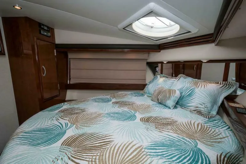 Chips Ahoy Yacht Photos Pics 2008 52 Carver Voyager - Chips Ahoy - VIP Stateroom