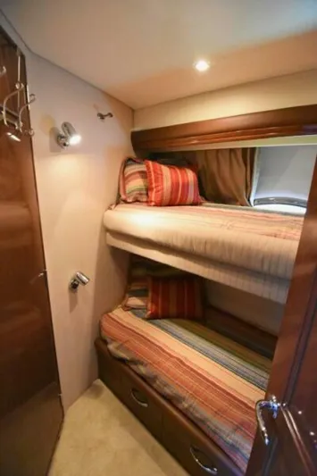 Chips Ahoy Yacht Photos Pics 2008 52 Carver Voyager - Chips Ahoy - Guest Stateroom