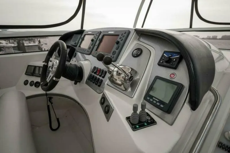 Chips Ahoy Yacht Photos Pics 2008 52 Carver Voyager - Chips Ahoy - Flybridge Helm