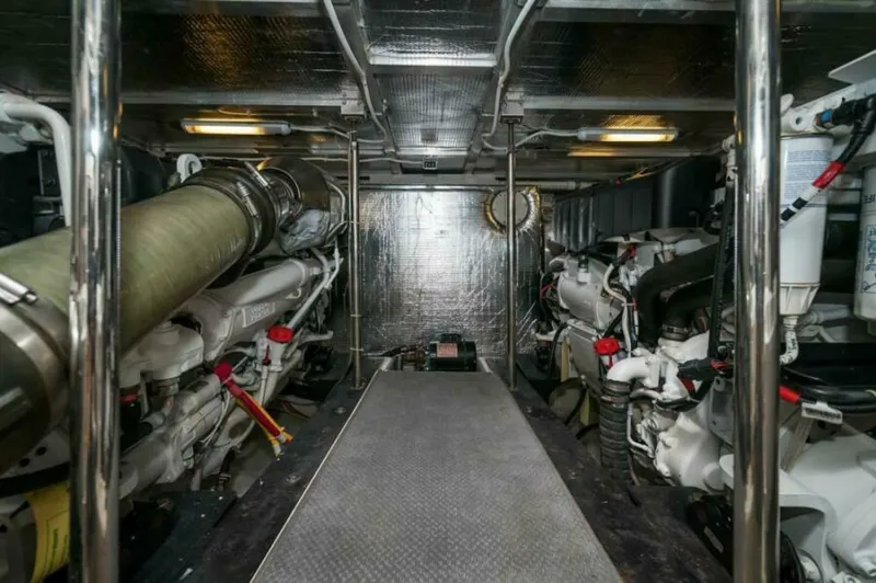 Chips Ahoy Yacht Photos Pics 2008 52 Carver Voyager - Chips Ahoy - Engine Room