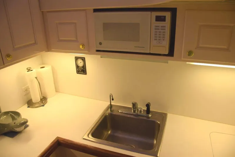 Low Bidder X Yacht Photos Pics Microwave and sink, under counter lighting