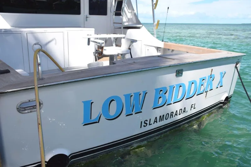 Low Bidder X Yacht Photos Pics Transom, wide beam