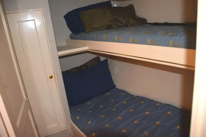 Low Bidder X Yacht Photos Pics Guest stateroom