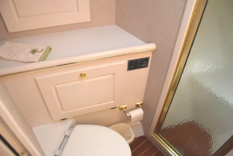 Low Bidder X Yacht Photos Pics Guest head and shower stall