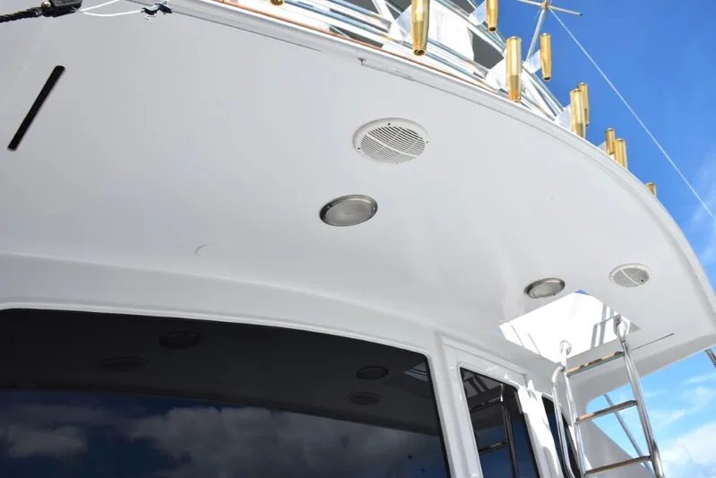 Low Bidder X Yacht Photos Pics Large overhang with speakers and lighting