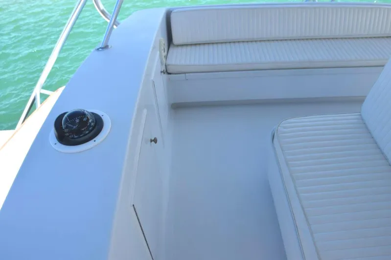 Low Bidder X Yacht Photos Pics Flybridge passenger seating