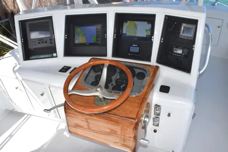 Low Bidder X Yacht Photos Pics Helm console
