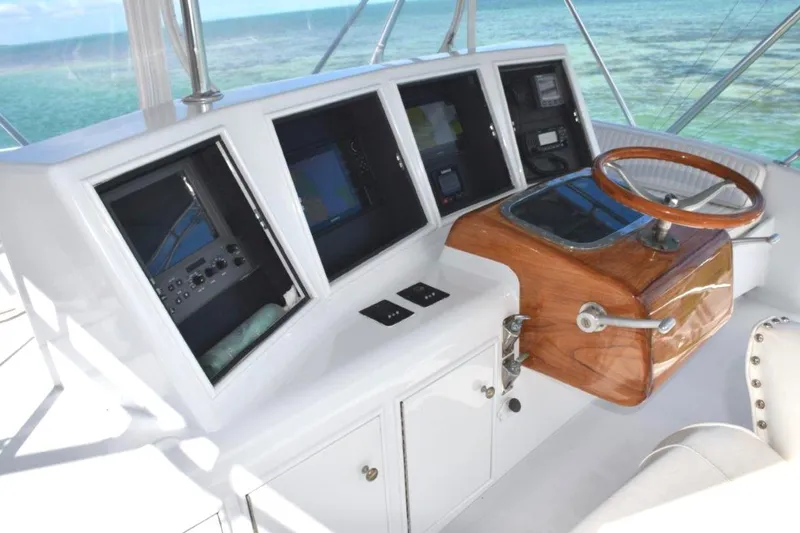 Low Bidder X Yacht Photos Pics Teak helm pod with teak rim wheel