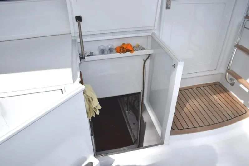 Low Bidder X Yacht Photos Pics Engine room entrance