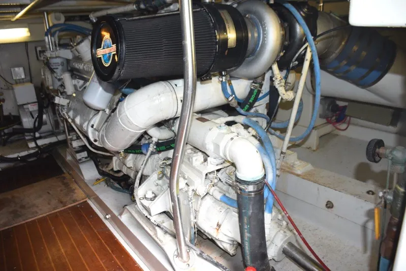 Low Bidder X Yacht Photos Pics Starboard motor