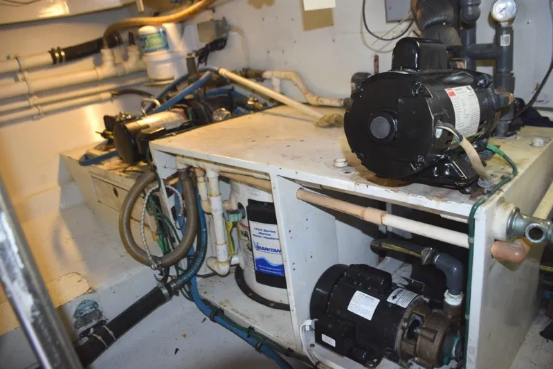 Low Bidder X Yacht Photos Pics Forward engine room