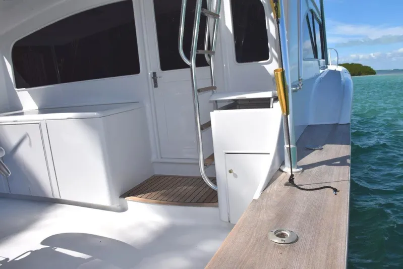 Low Bidder X Yacht Photos Pics Cockpit and side deck