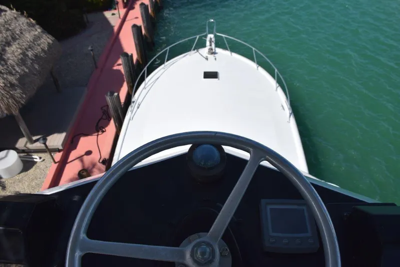 Low Bidder X Yacht Photos Pics Tower helm