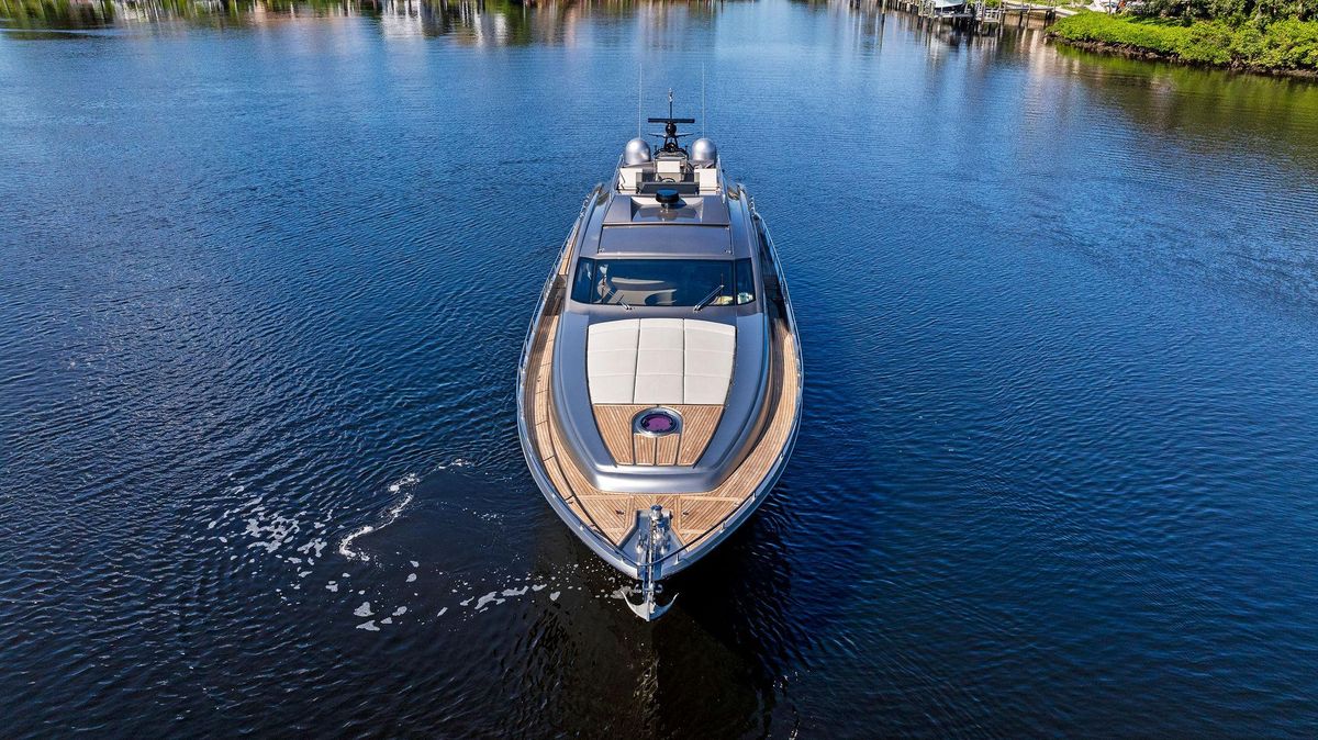 2021 Pershing 74 