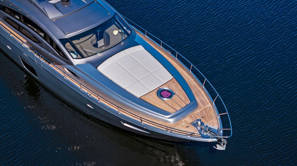 2021 Pershing 74 